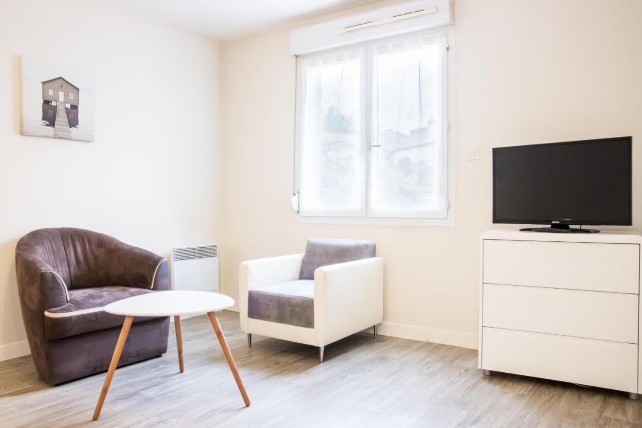 LE 12 CARNOT - Sérénité assurée dans ce grand studio Apartamento Poitiers Exterior foto